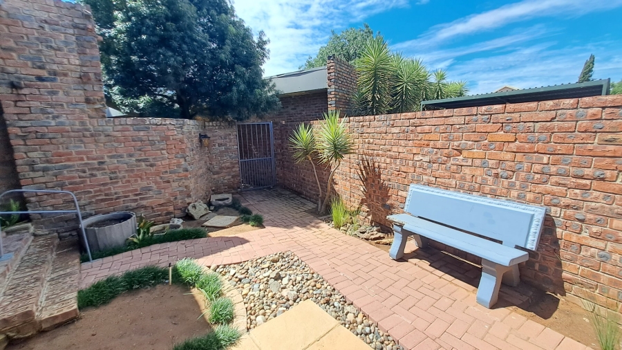2 Bedroom Property for Sale in Pellissier Free State